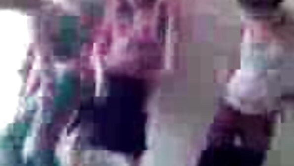 Minunata Lena Paul îmbină corpul fierbinte cu bărbatul chel în pat