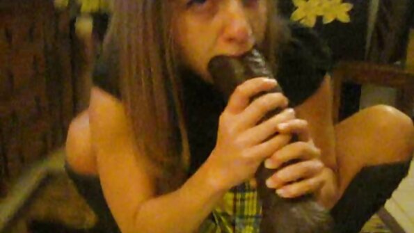 Adolescentă Foxy își pătrunde pizică tunsă cu penisul iubitului