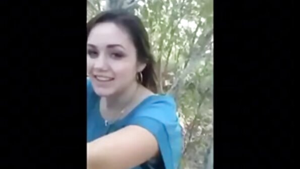 Fata a venit pentru sex oral și footjob în porno la persoana întâi