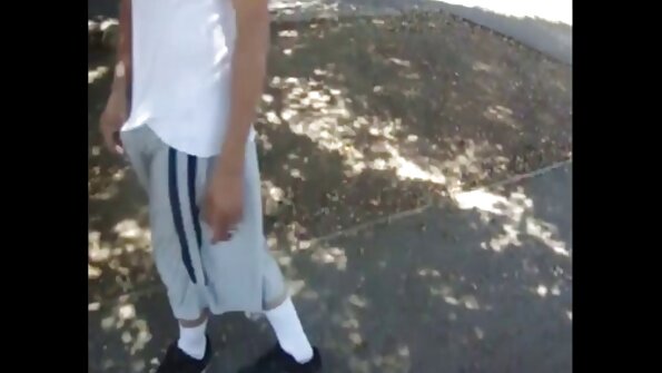 Video porno HD cu un tip care se îndreaptă cu sora vitregă latină cu pepeni suculenți